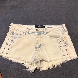 Hollister Women's Light Denim Low-Rise Boyfriend Jean Shorts